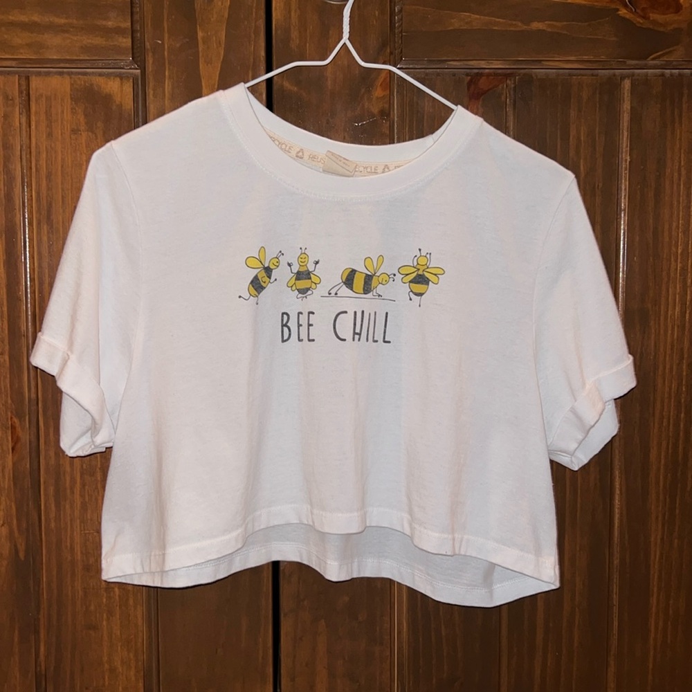 “Bee Chill” white crop top tee!